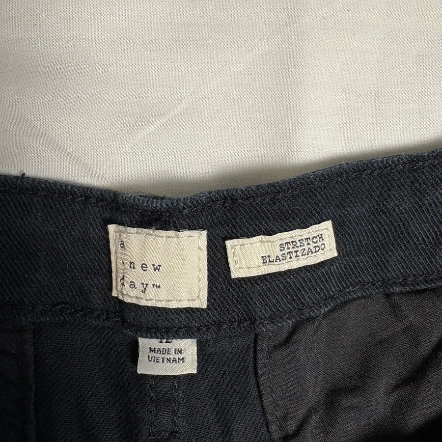 a. new day Baggy Pant