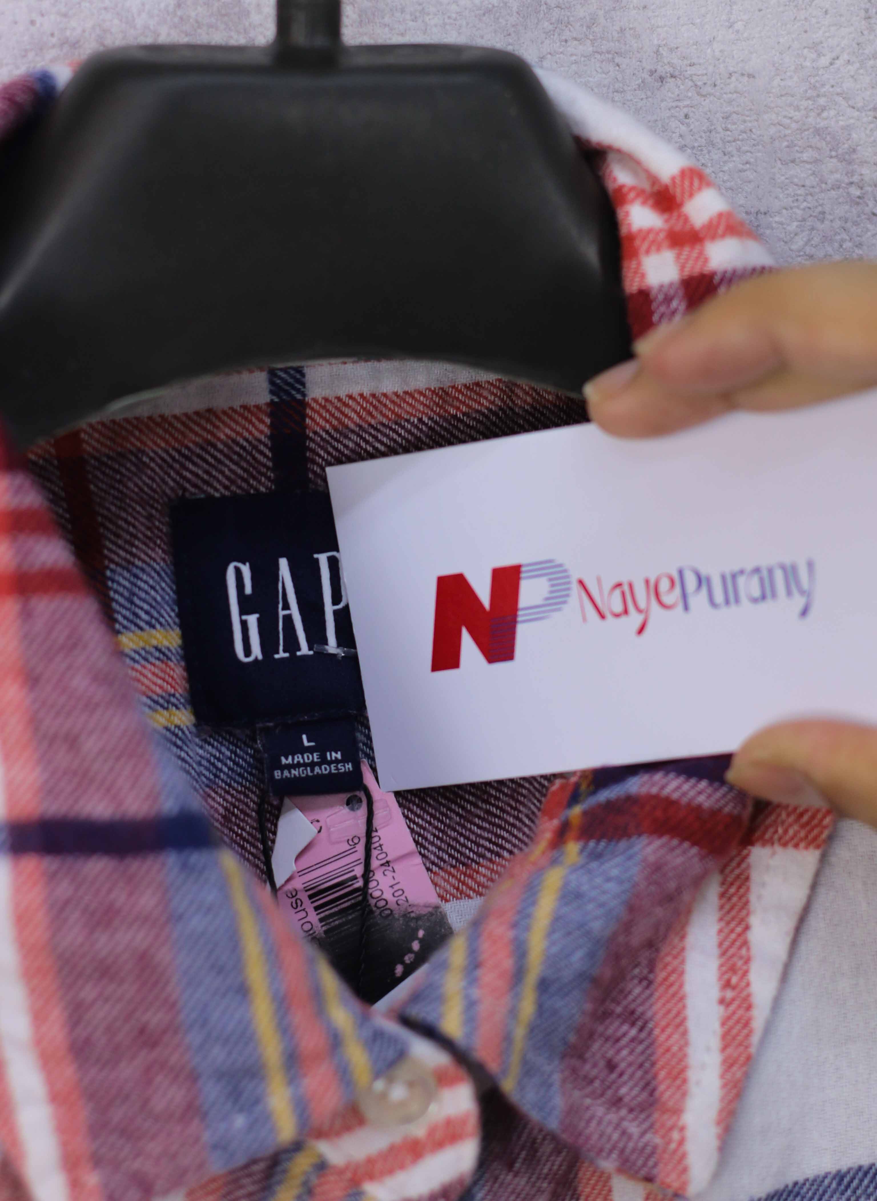 GAP Shirt