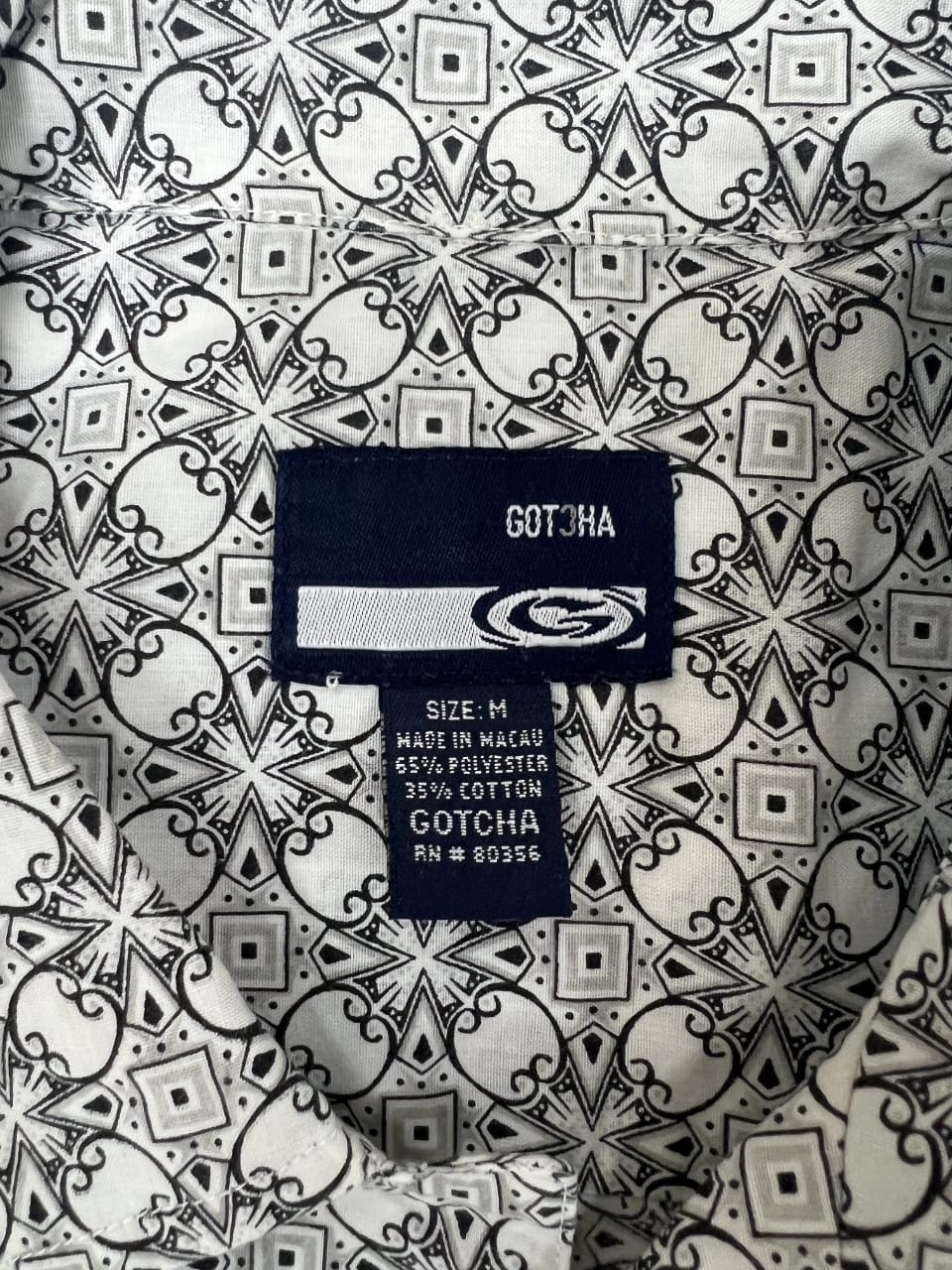 Gotcha ButtonUp Geometric Pattern