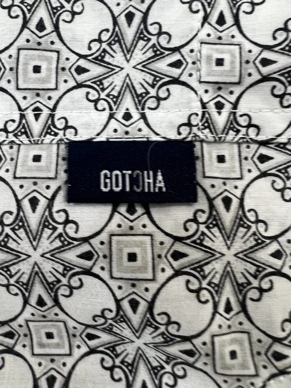 Gotcha ButtonUp Geometric Pattern